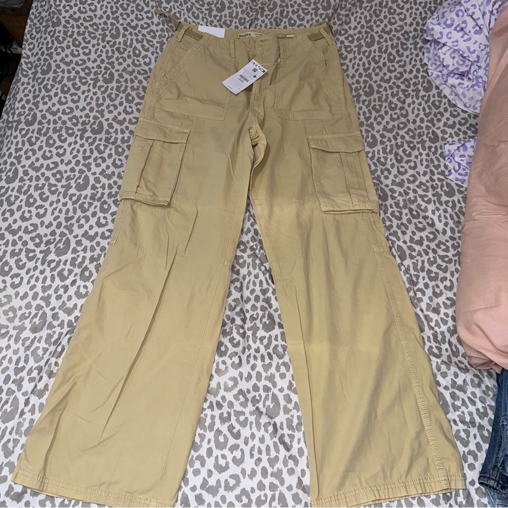 ❤️BERSHKA ADJUSTABLE CARGO STRAIGHT color khaki size 10/12
